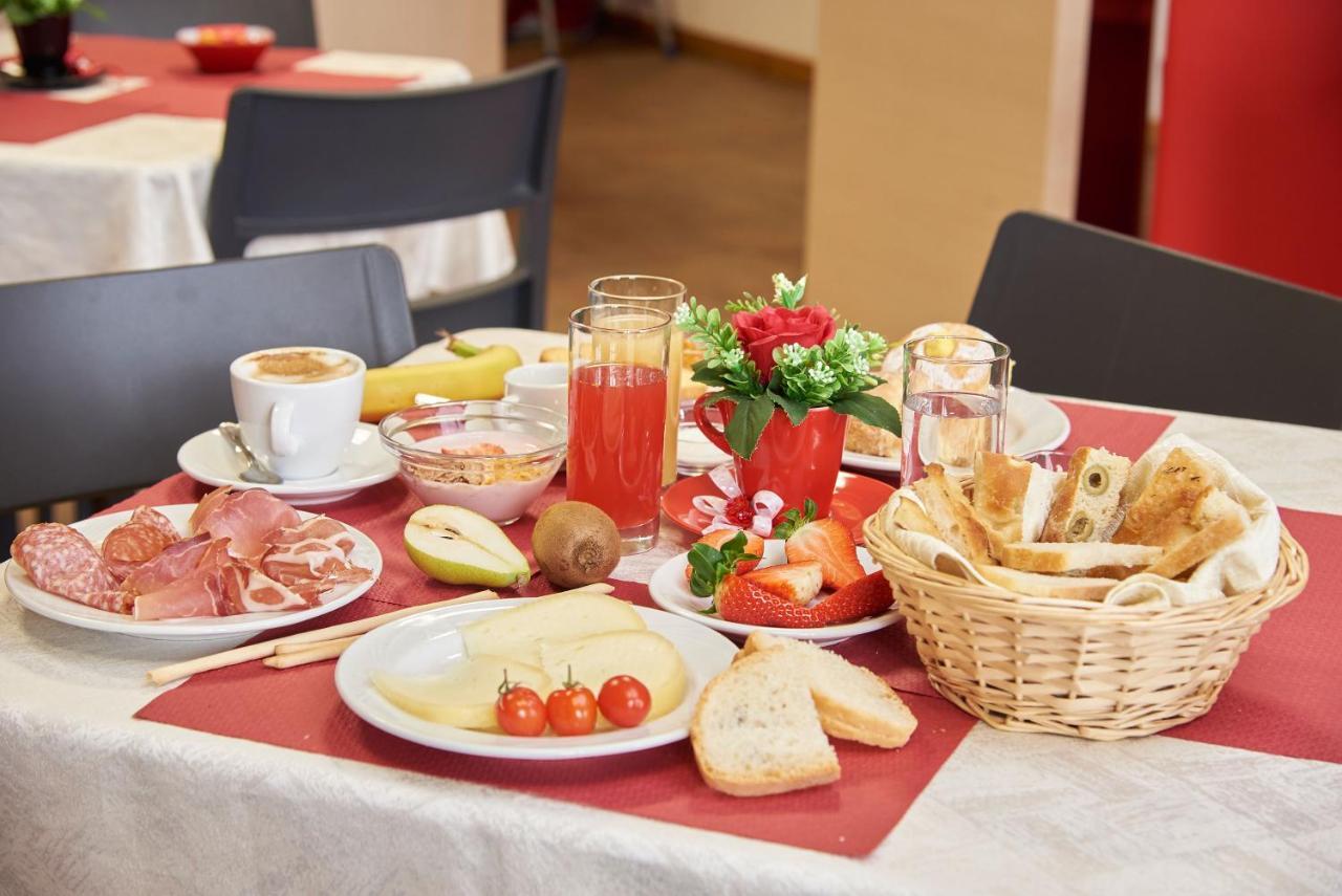 Hotel Relais Del Lago Marta Εξωτερικό φωτογραφία